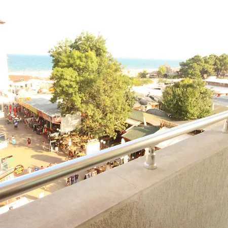 Menada Midia 阳光海滩