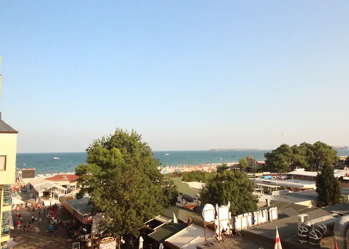 Menada Midia 阳光海滩