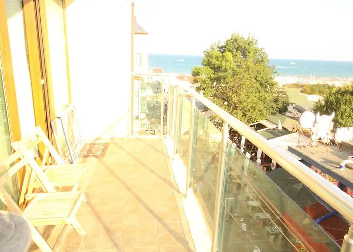 Menada Midia 阳光海滩