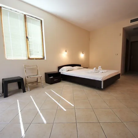 Menada Midia Солнечный берег