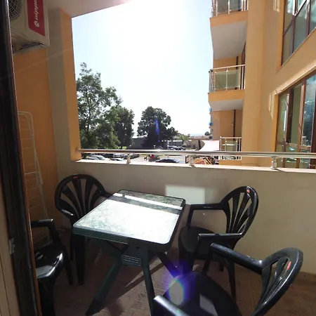 Apartament Menada Midia *