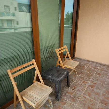 Apartament Menada Midia *